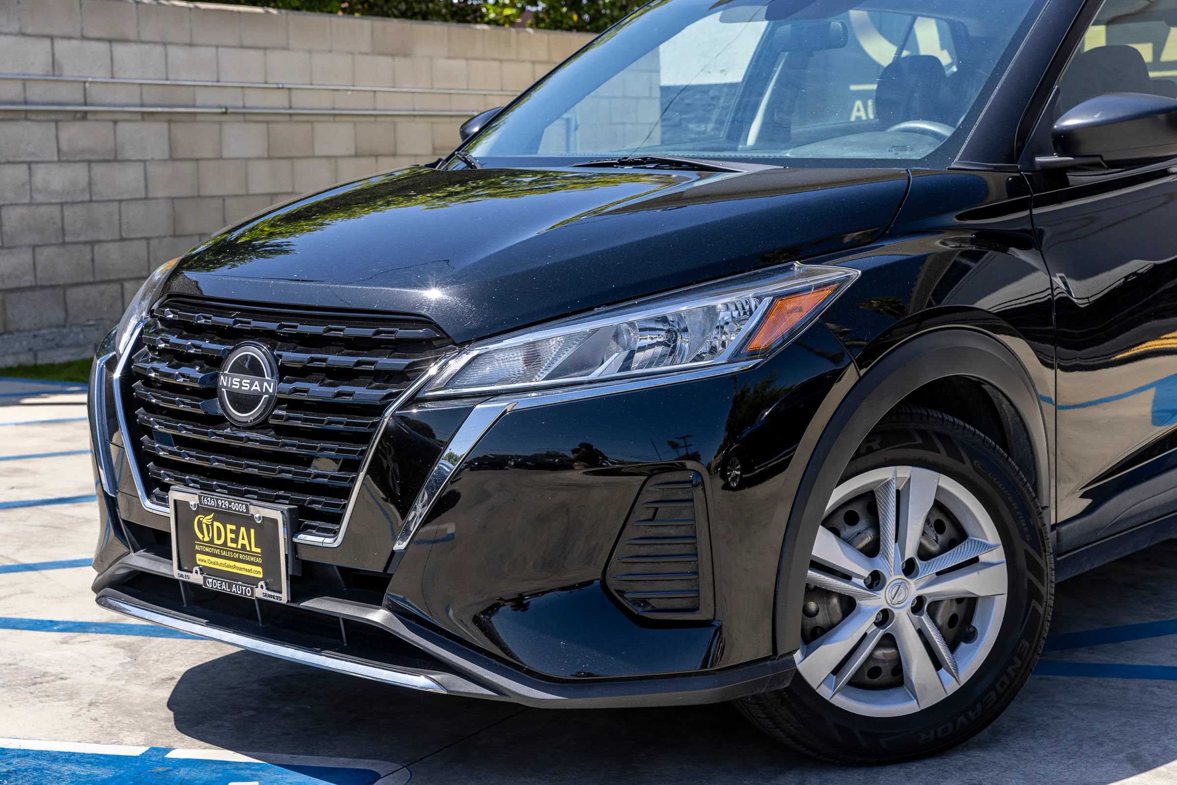 Used 2023 Nissan Kicks S FWD image 6