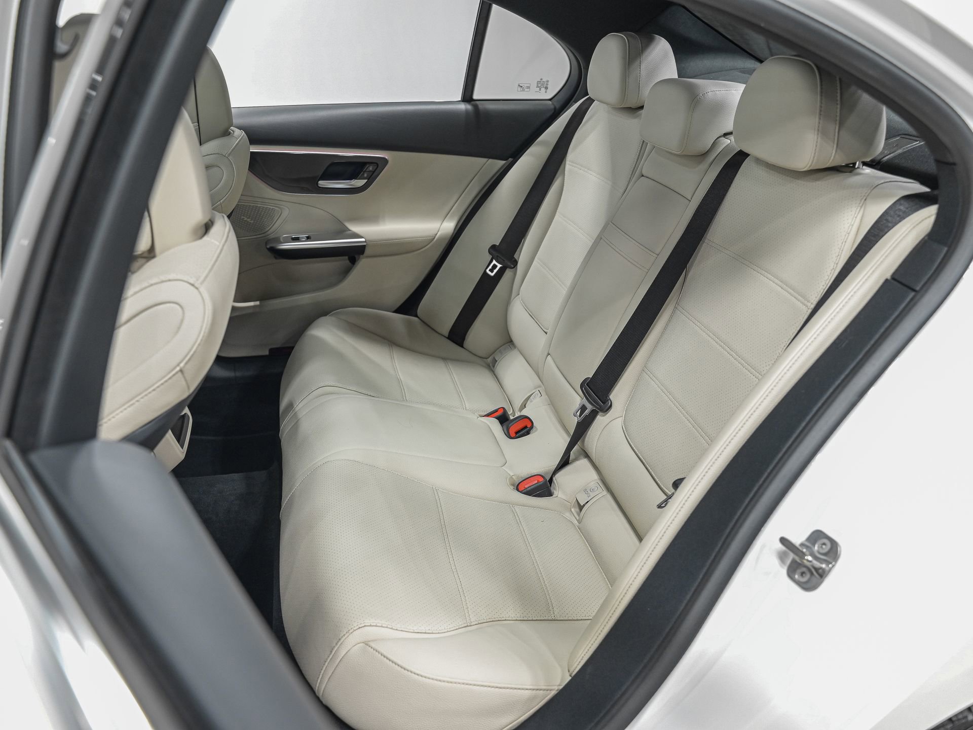 Used 2025 Mercedes-Benz C 300 4MATIC Sedan image 27