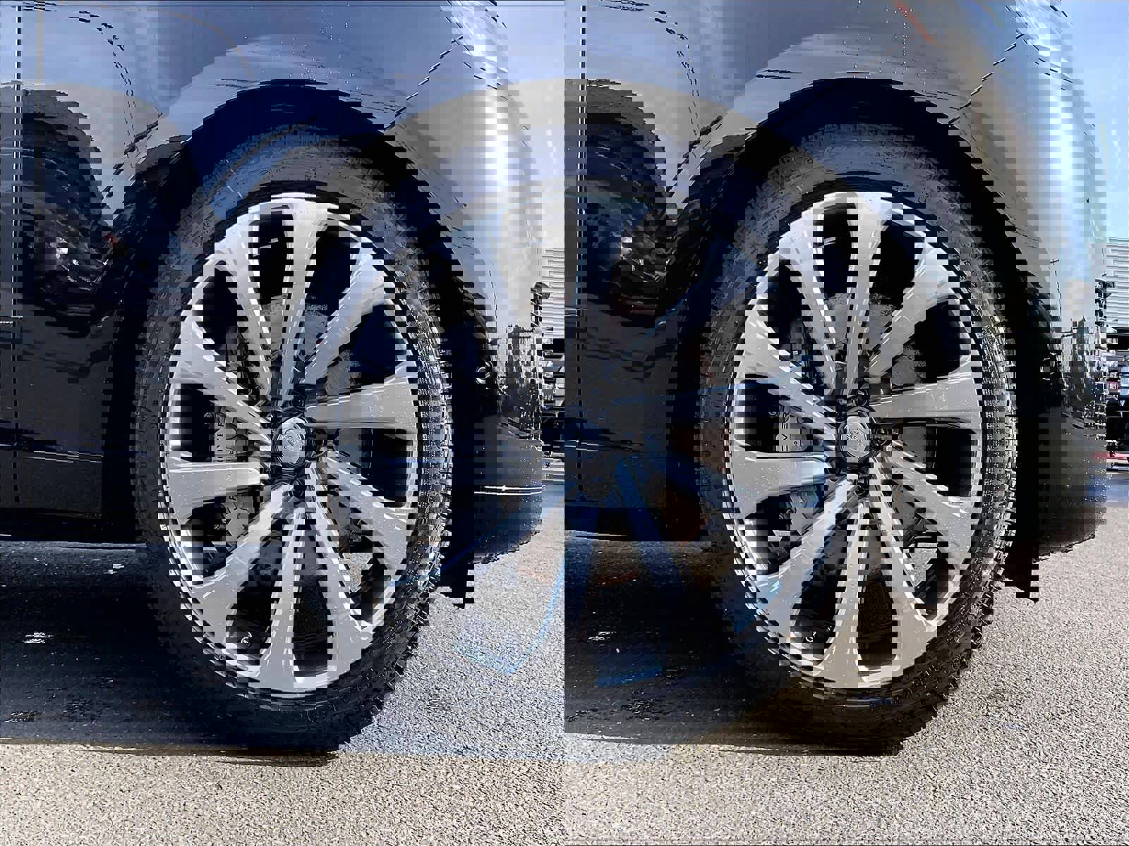 New 2025 Land Rover Range Rover Long Wheelbase SE image 14