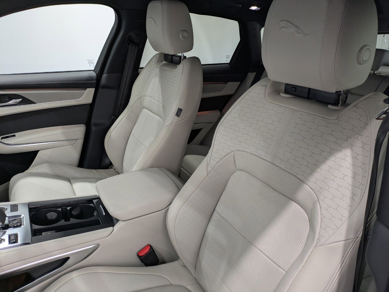 New 2026 Jaguar F-PACE R-Dynamic S image 8