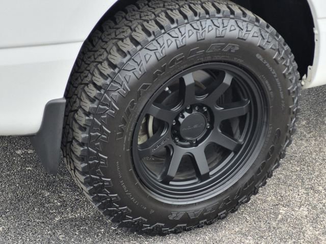 Used 2024 Nissan Titan SV w/ SV Convenience Package image 8