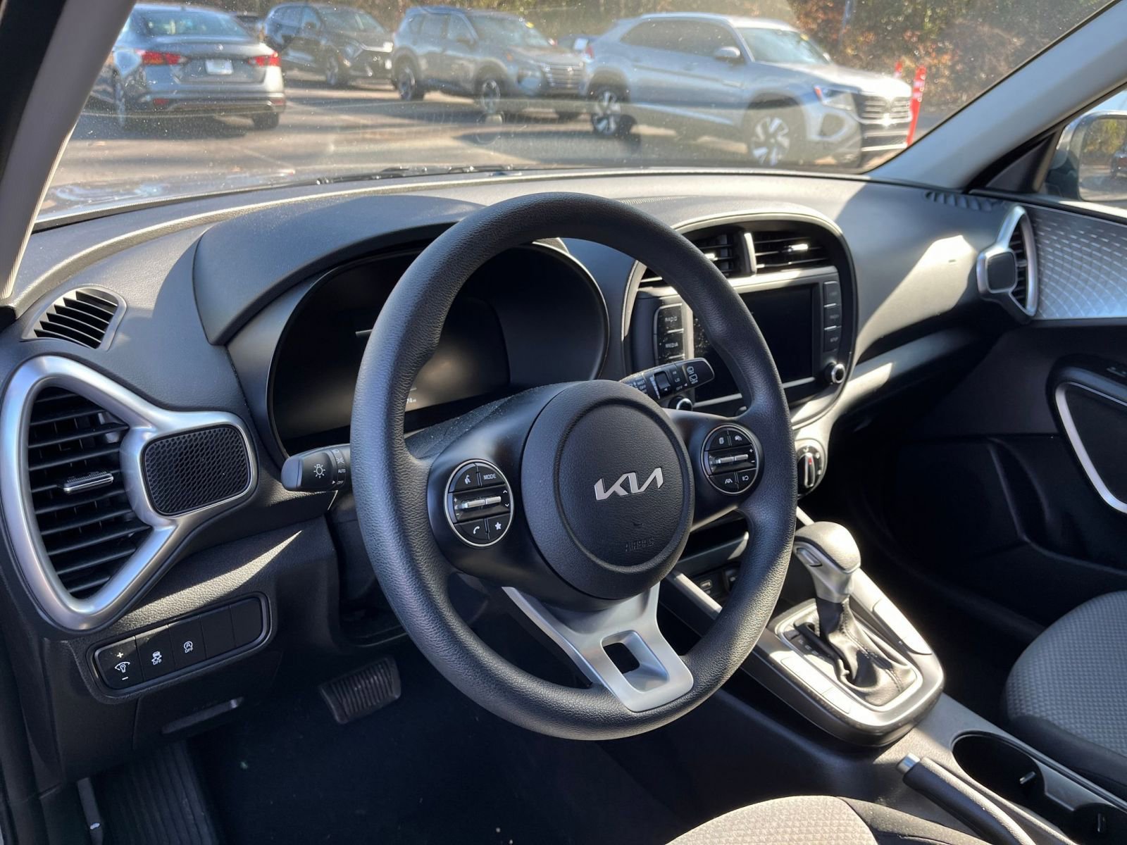 Used 2025 Kia Soul LX w/ LX Technology Package image 25