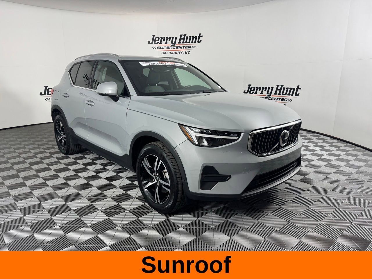 Used 2024 Volvo XC40 B5 Core image 6