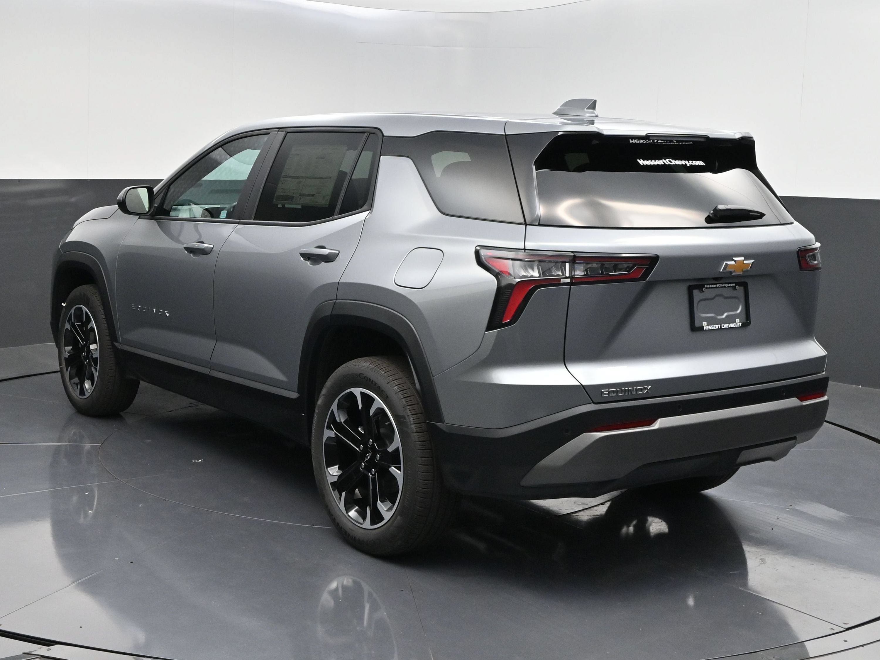 New 2027 Chevrolet Equinox LT w/ Convenience Package II FWD image 6