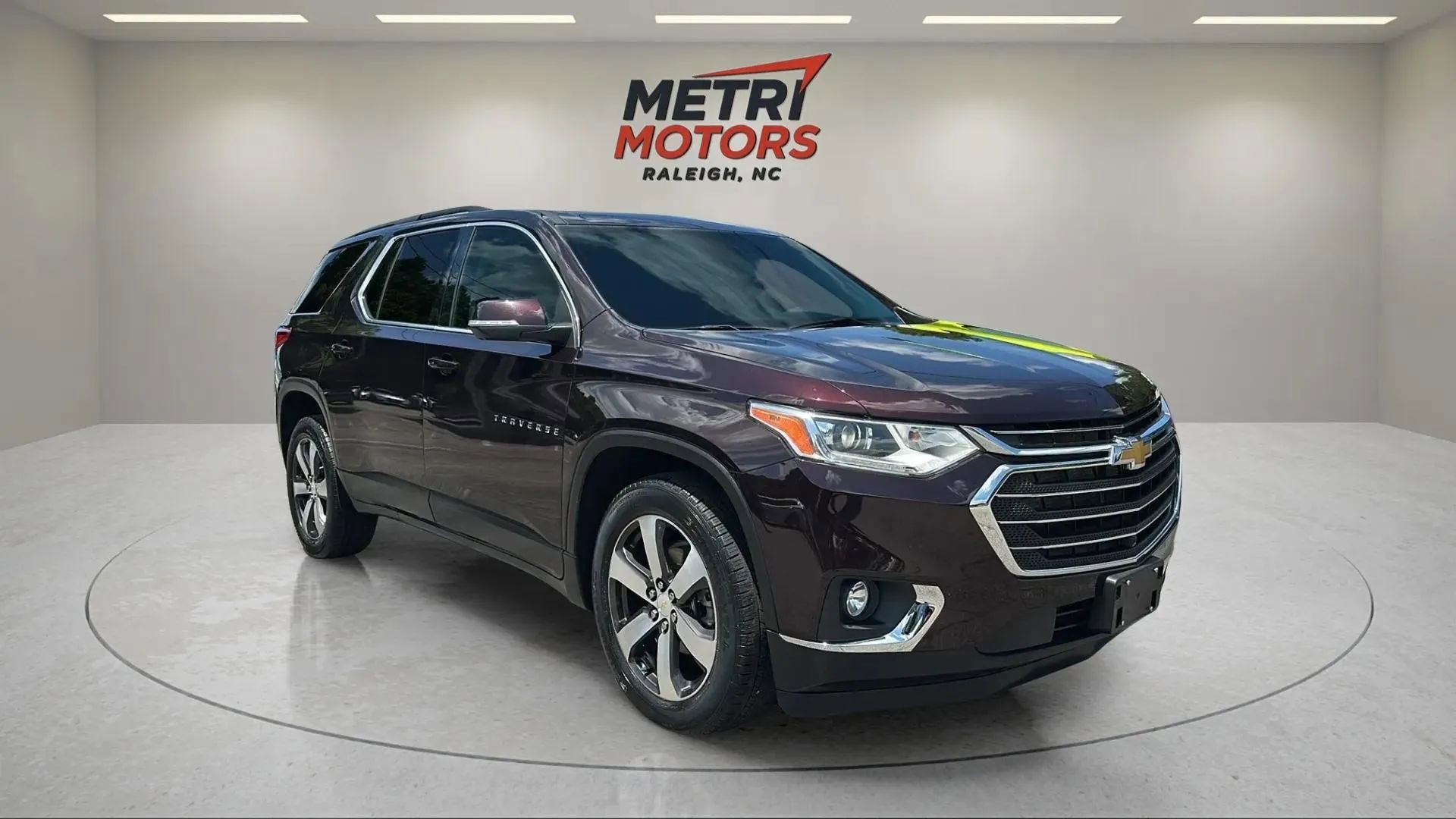 Used 2021 Chevrolet Traverse LT w/ LT Premium Package image 3
