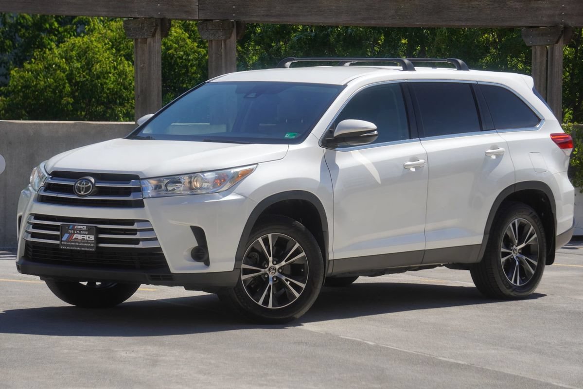 Used 2019 Toyota Highlander LE AWD/4WD image 14