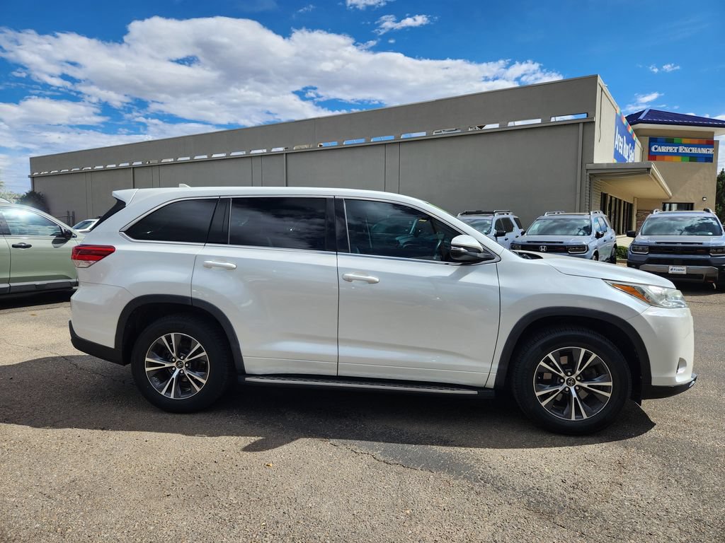 Used 2017 Toyota Highlander Plus FWD image 4