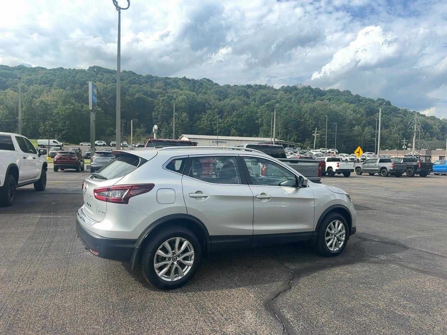 Used 2022 Nissan Rogue Sport SV w/ Technology Package AWD/4WD image 5