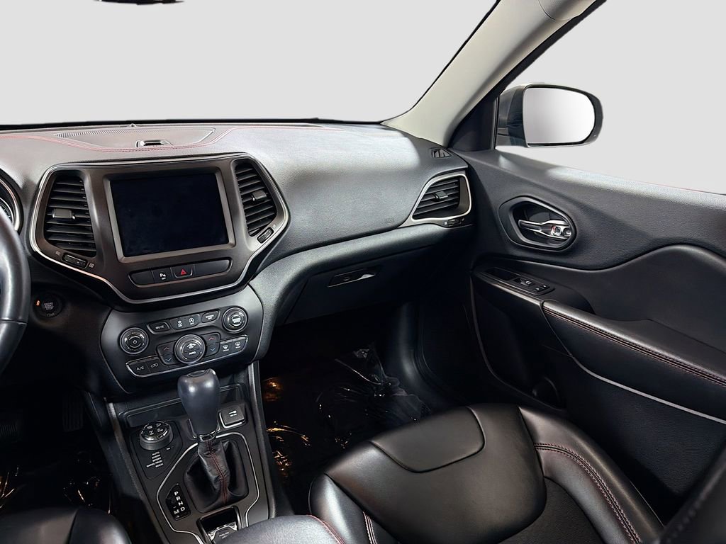 Used 2019 Jeep Cherokee Trailhawk w/ Cold Weather Group AWD/4WD image 25