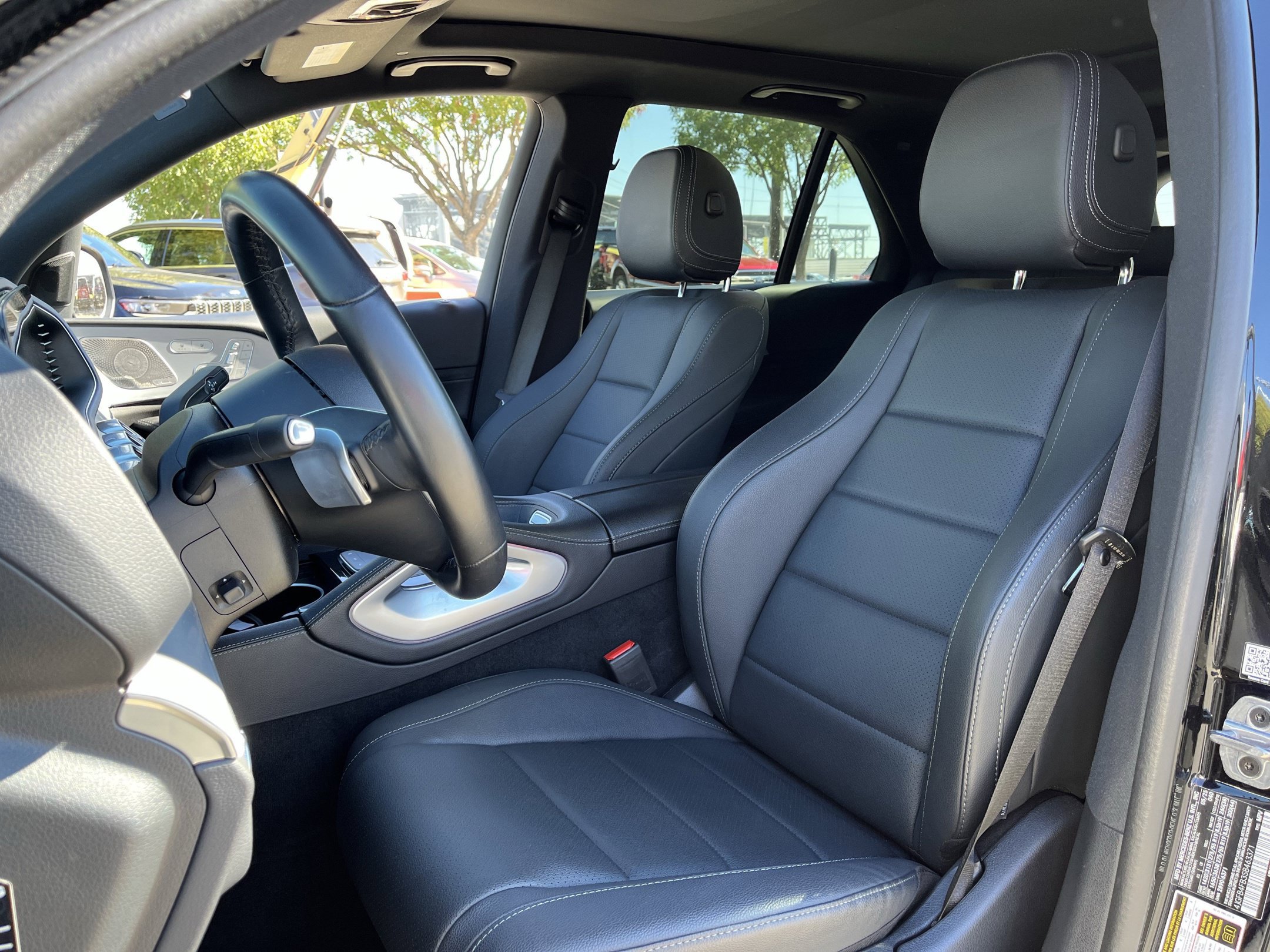 Used 2025 Mercedes-Benz GLE 350 4MATIC w/ Driver Assistance Package image 24