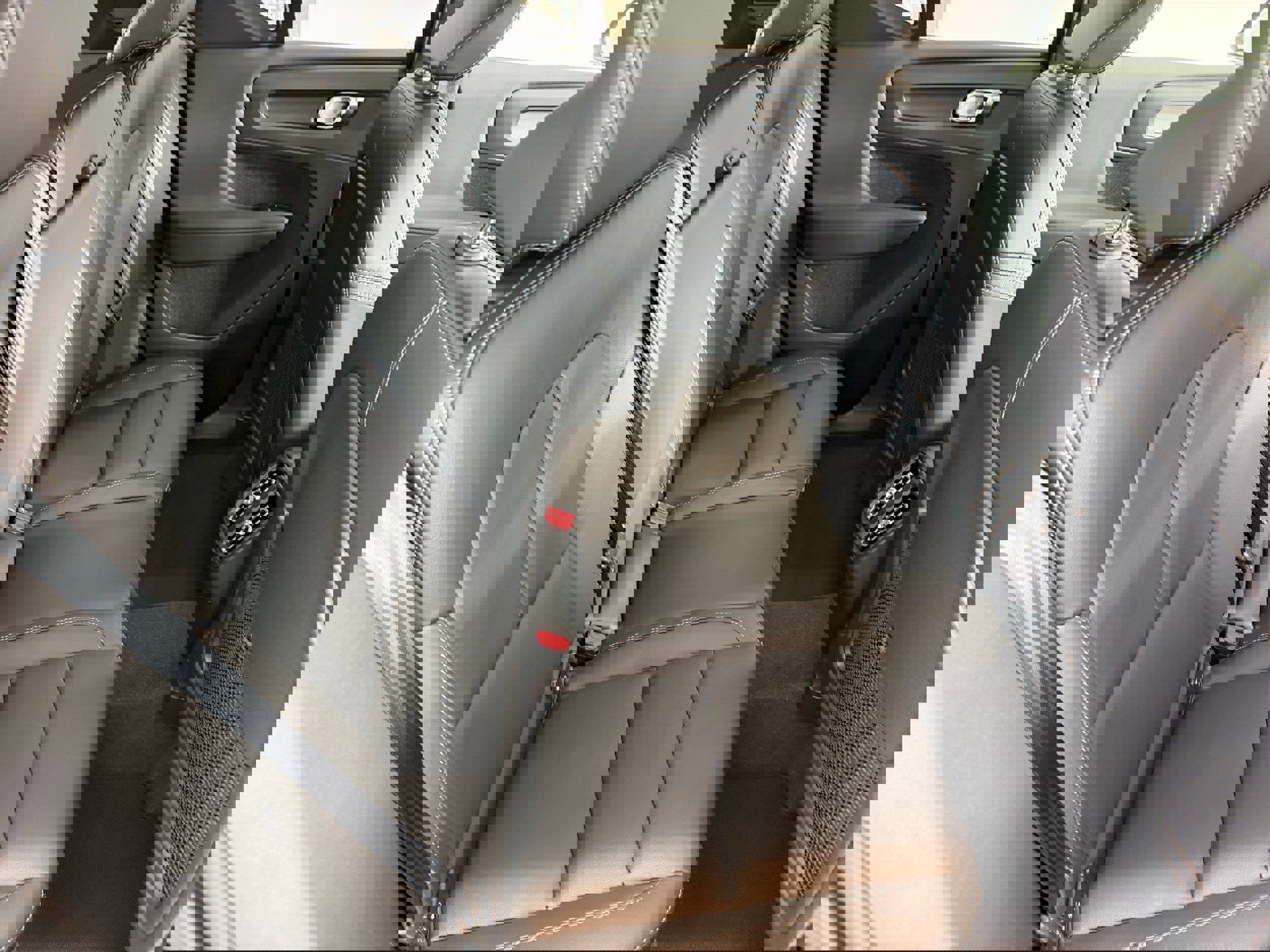 Used 2025 Volvo XC40 B5 Core w/ Protection Package Premier image 23