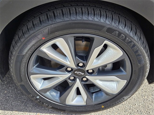 Used 2022 Chevrolet Bolt EUV LT w/ Convenience Package image 9