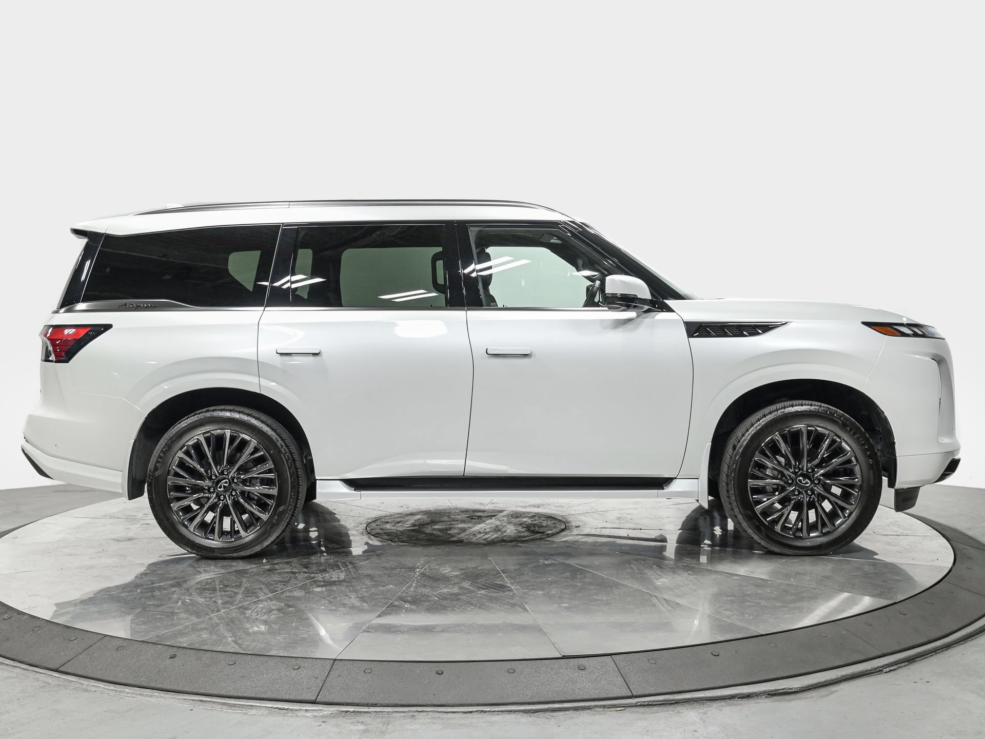 Used 2026 INFINITI QX80 Autograph w/ Premium Cargo Package AWD/4WD image 8