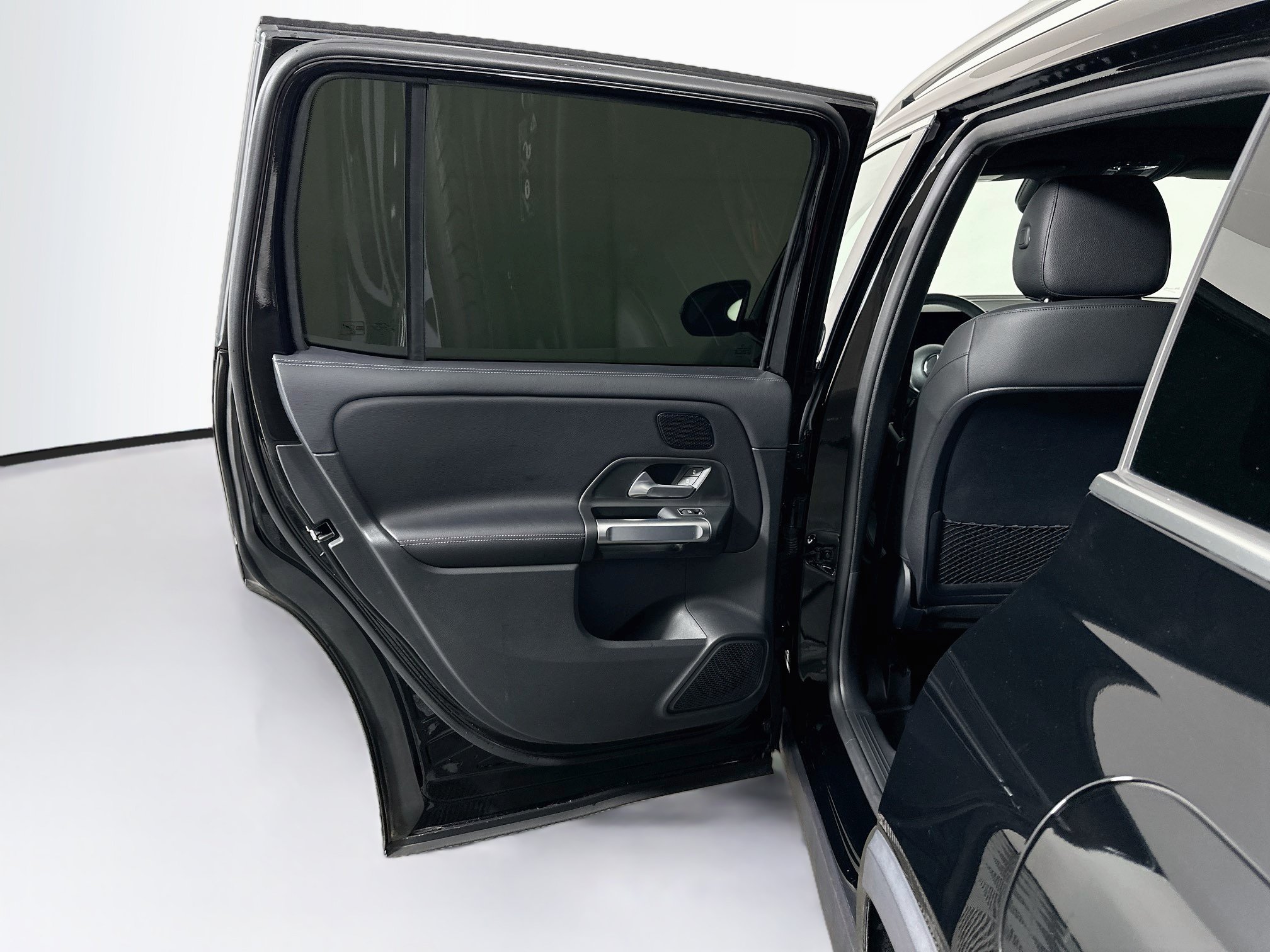 Used 2024 Mercedes-Benz GLB 250 w/ Exclusive Package image 27