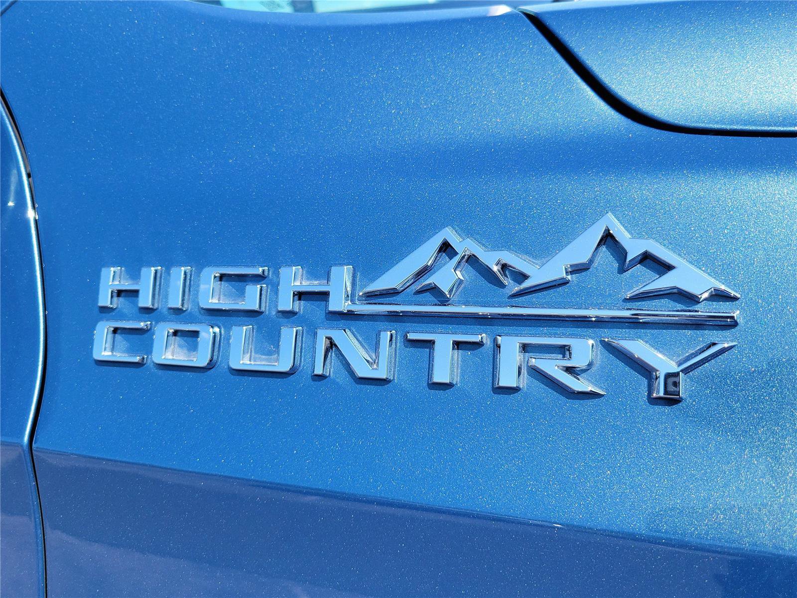 Used 2025 Chevrolet Suburban High Country AWD/4WD image 7