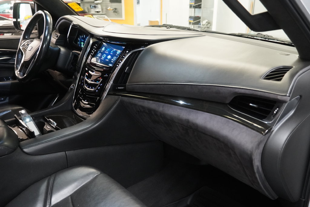 Used 2017 Cadillac Escalade ESV Platinum AWD/4WD image 30