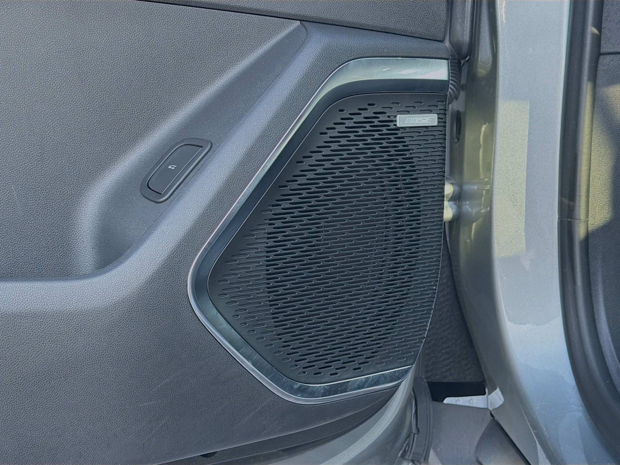 Used 2025 GMC Acadia Elevation FWD image 25