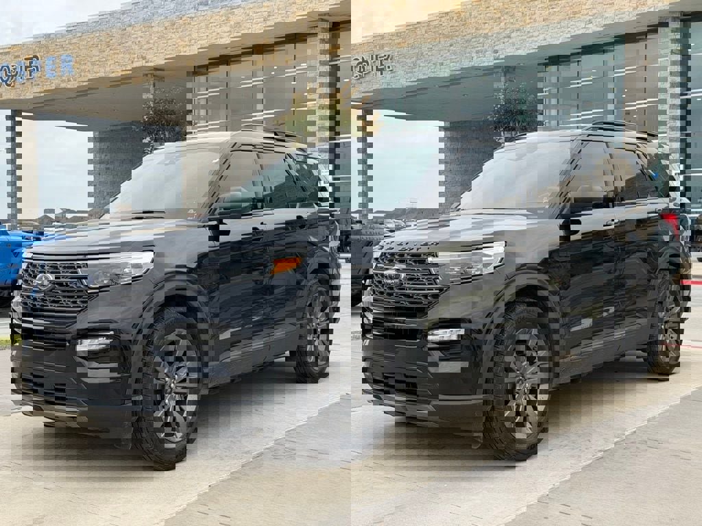 Used 2021 Ford Explorer XLT w/ Equipment Group 202A RWD image 9