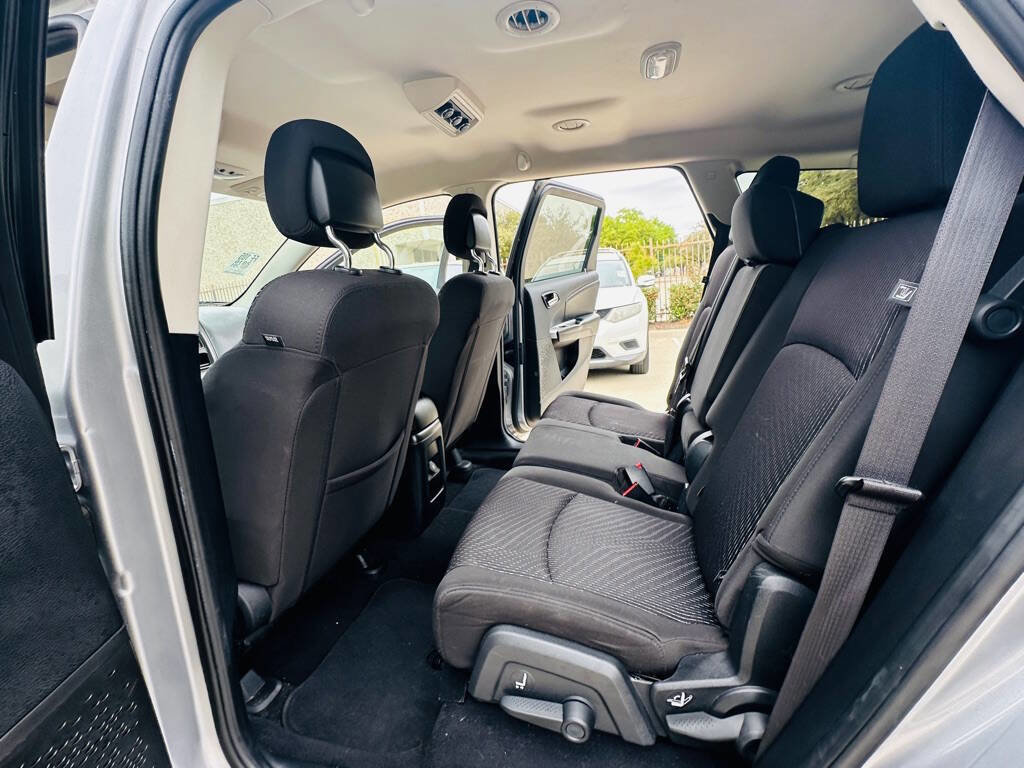 Used 2016 Dodge Journey SXT image 17