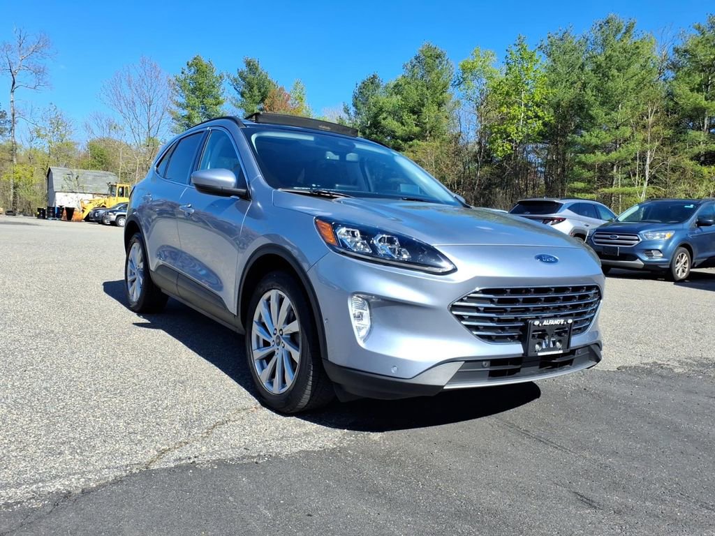 Used 2022 Ford Escape Titanium w/ Titanium Elite Package AWD/4WD image 3