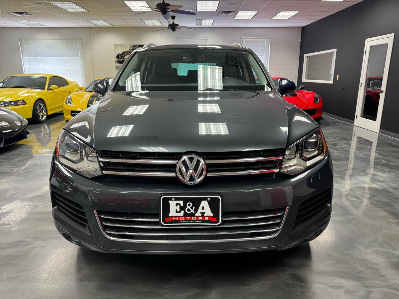 Used 2014 Volkswagen Touareg Sport AWD/4WD image 10