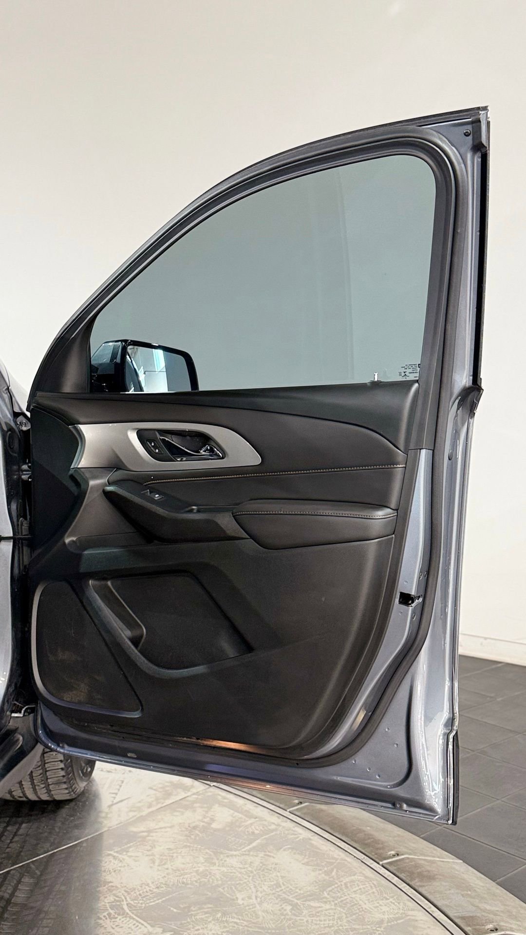 Used 2020 Chevrolet Traverse LT FWD image 52