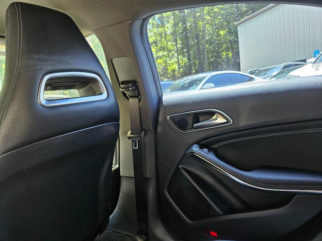 Used 2018 Mercedes-Benz CLA 250 image 36