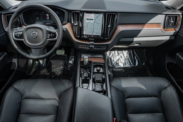 Used 2024 Volvo XC60 B5 Plus image 21