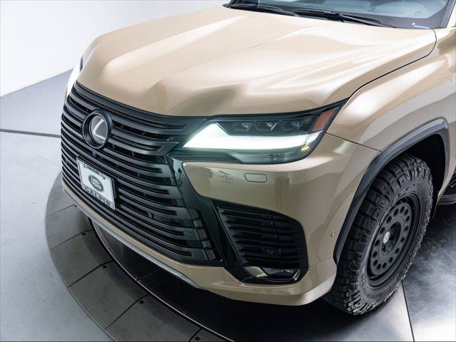 Used 2025 Lexus LX 700h Overtrail w/ Accessory Package (Z1) AWD/4WD image 8