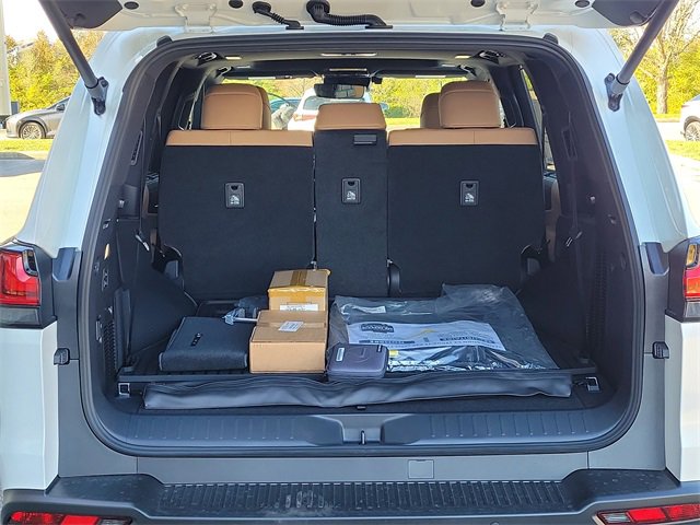 New 2025 Lexus LX 600 4WD w/ Premium Package image 7