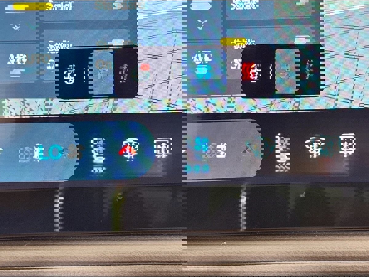 Used 2024 Rivian R1S Adventure image 23