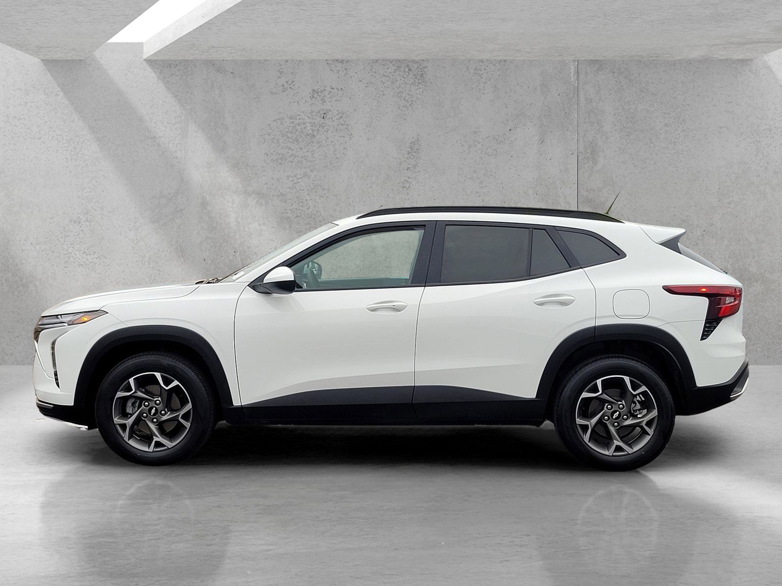 Used 2025 Chevrolet Trax LT w/ LT Convenience Package image 7