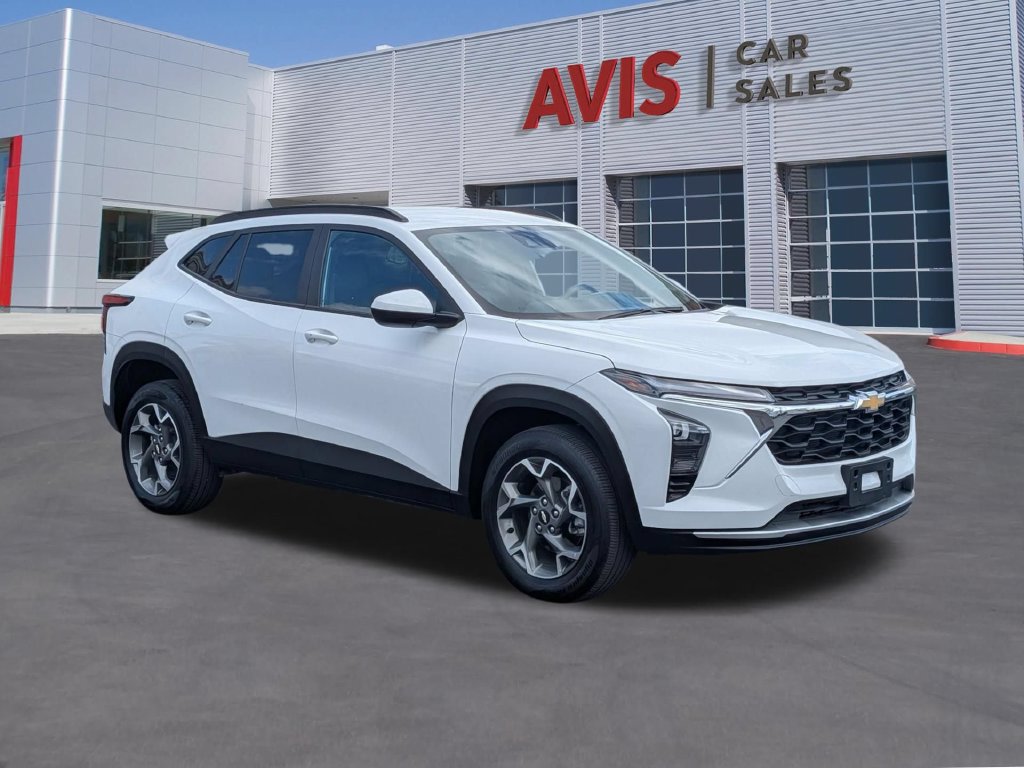 Used 2025 Chevrolet Trax LT w/ LT Convenience Package FWD image 3