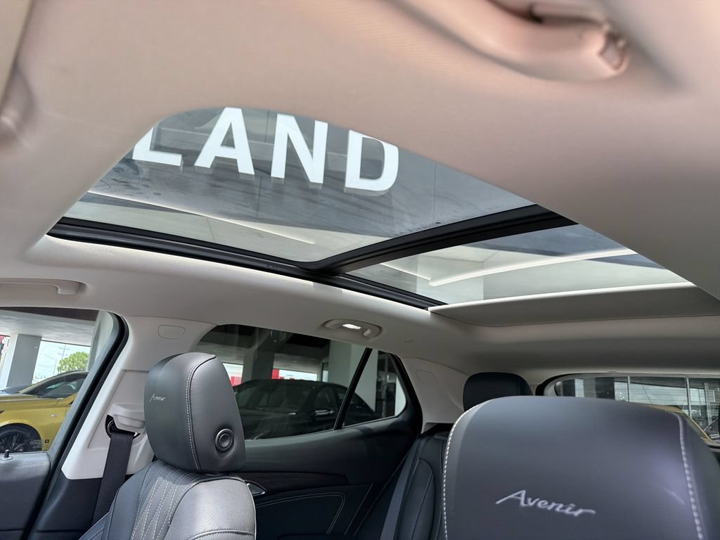 Certified 2022 Buick Envision Avenir w/ Technology Package II FWD image 25