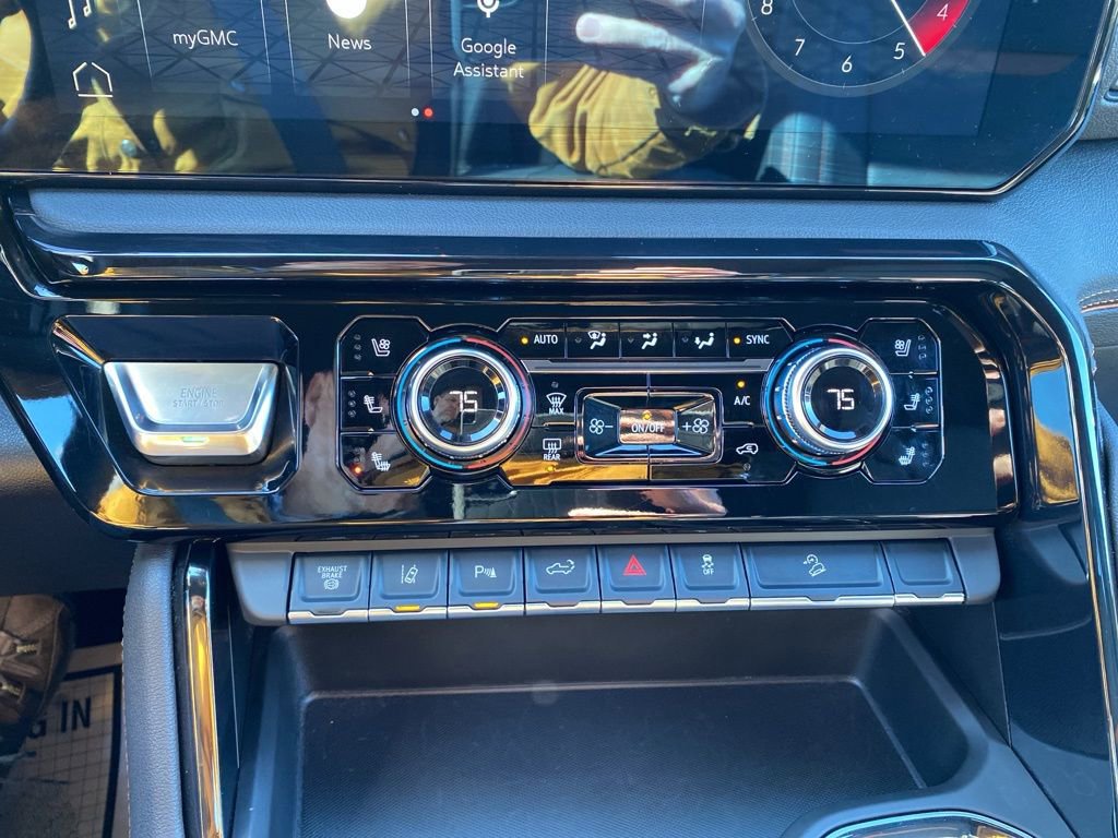 Used 2025 GMC Sierra 2500 AT4 image 23