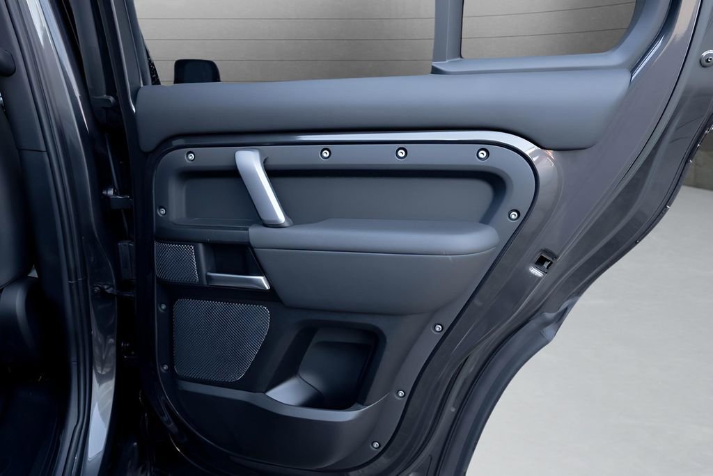 Used 2023 Land Rover Defender 110 V8 image 35