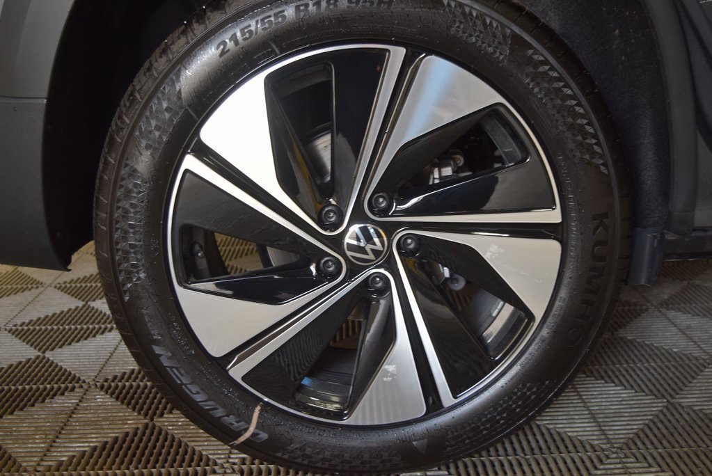 New 2025 Volkswagen Taos SE image 10