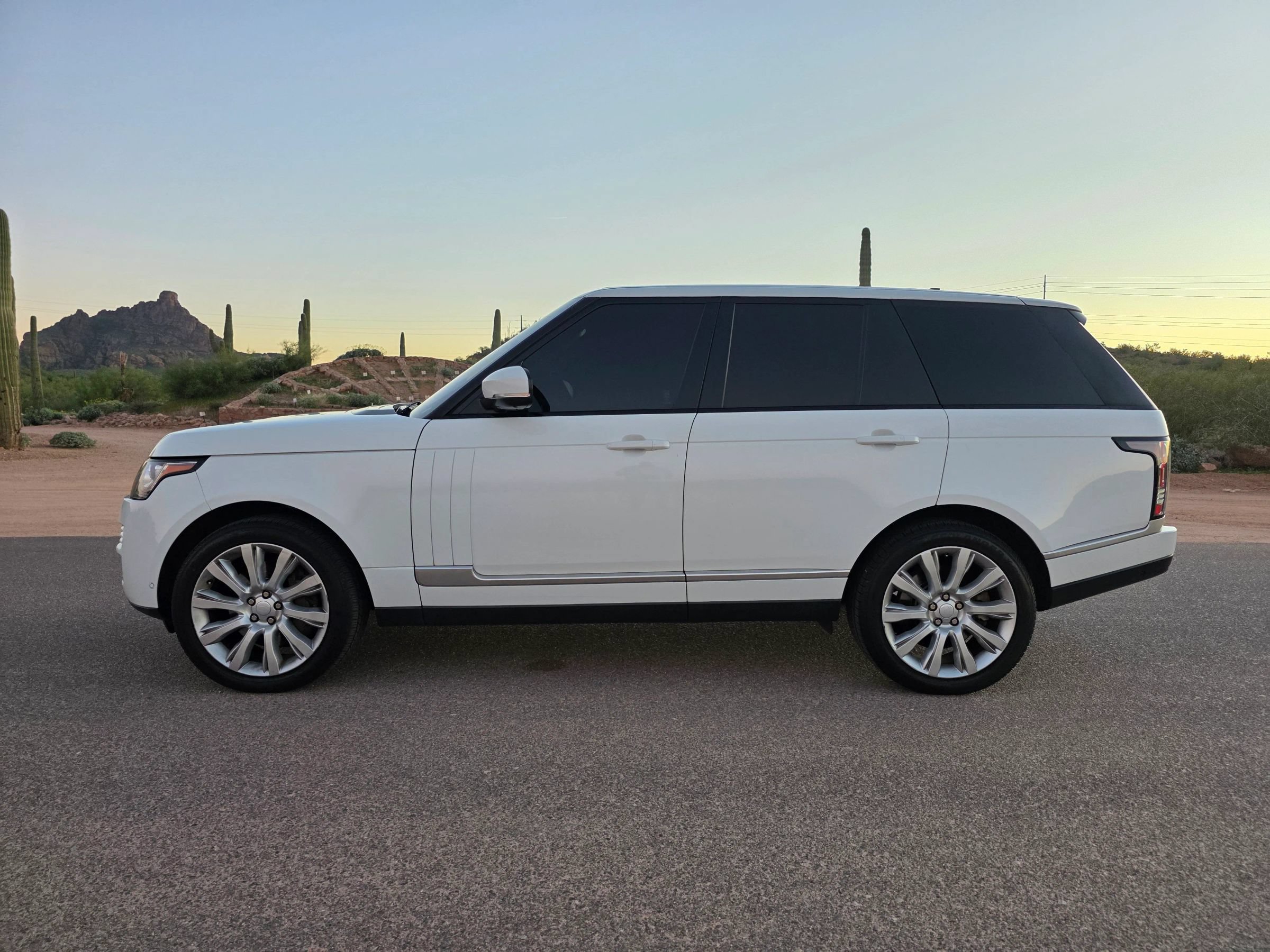 Used 2016 Land Rover Range Rover Supercharged AWD/4WD image 2