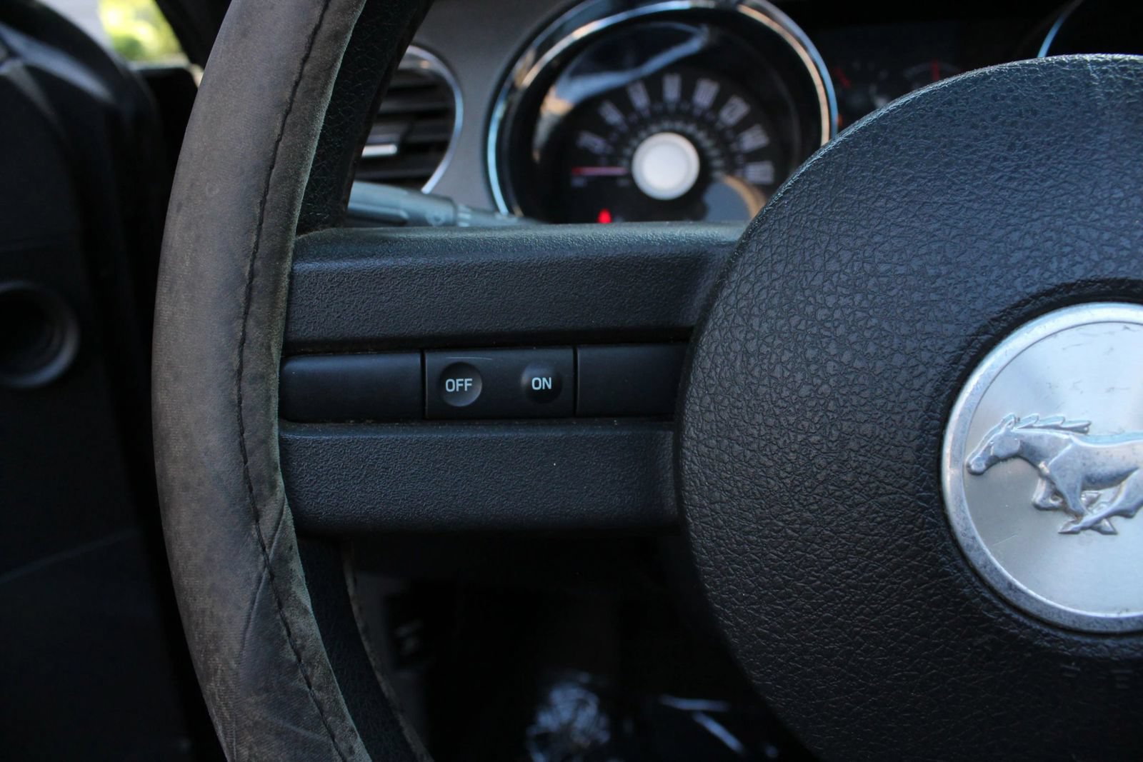 Used 2012 Ford Mustang Convertible w/ Security Pkg RWD image 23
