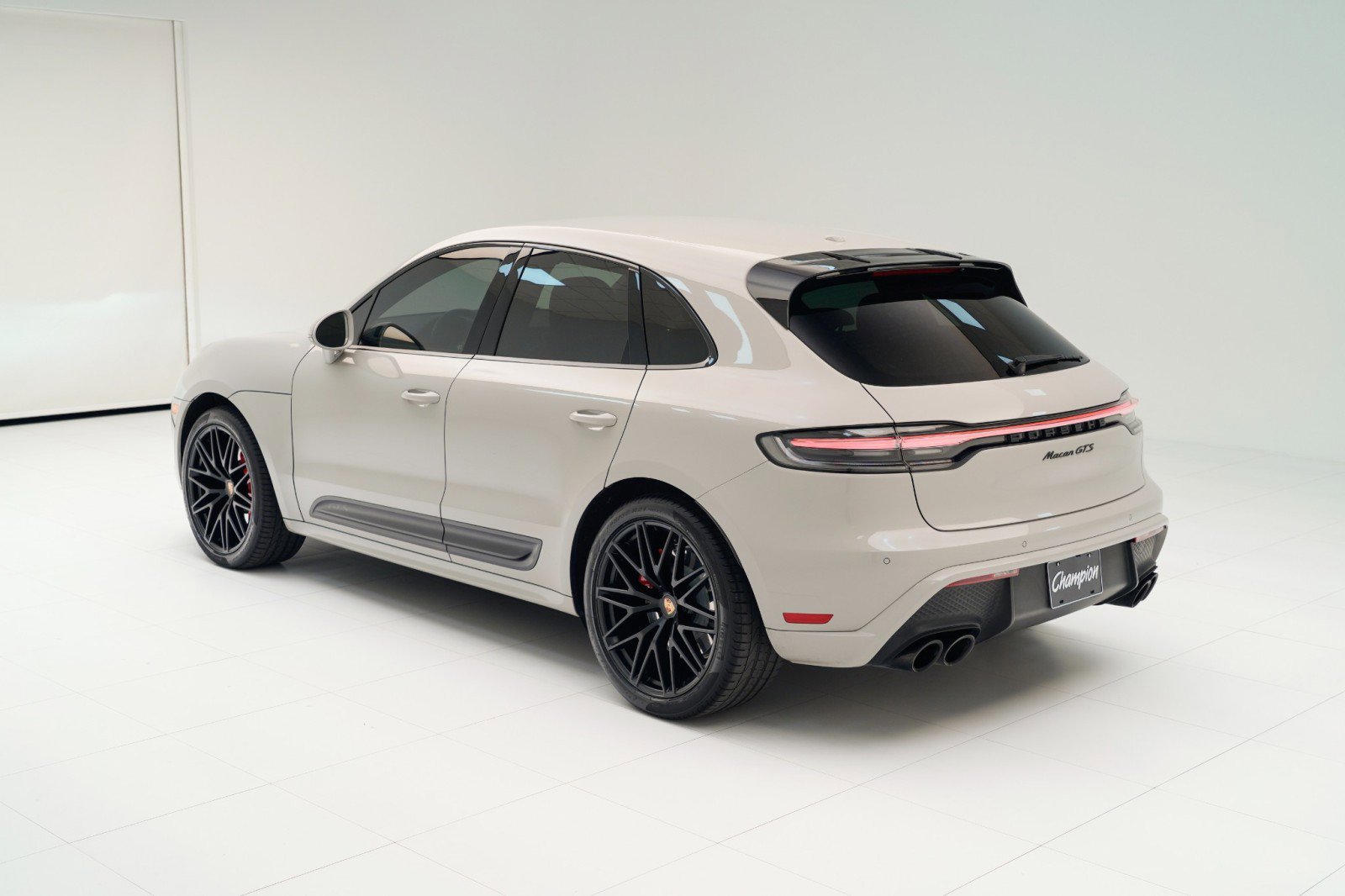 Certified 2023 Porsche Macan GTS AWD/4WD image 3