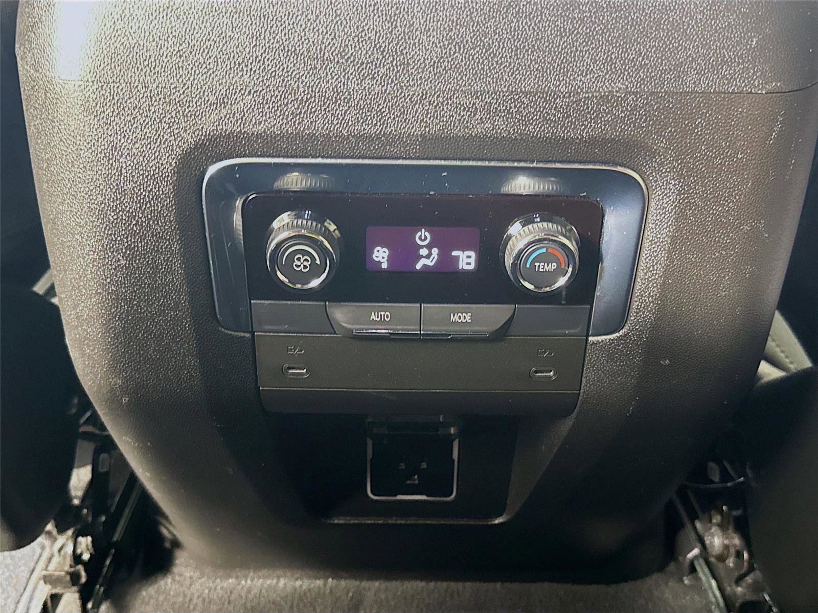 Used 2025 Chevrolet Suburban LS RWD image 15