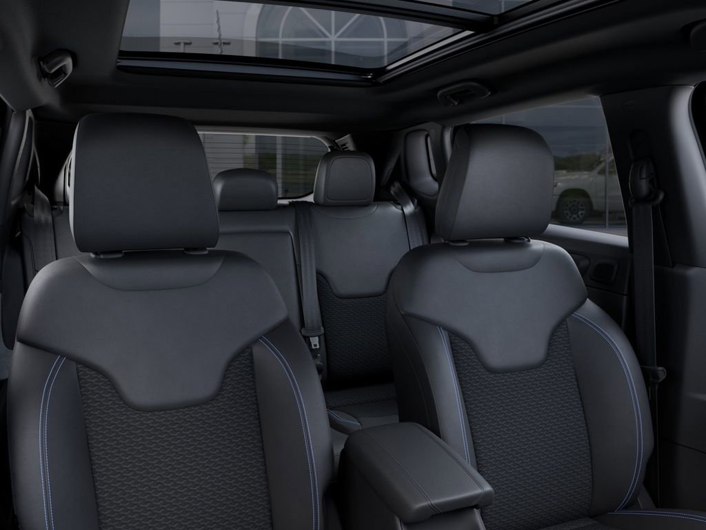 New 2025 Jeep Compass Latitude w/ Sun & Sound Group image 27