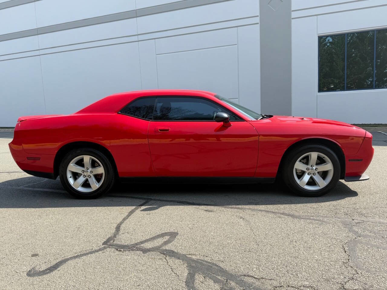 Used 2010 Dodge Challenger SE RWD image 2