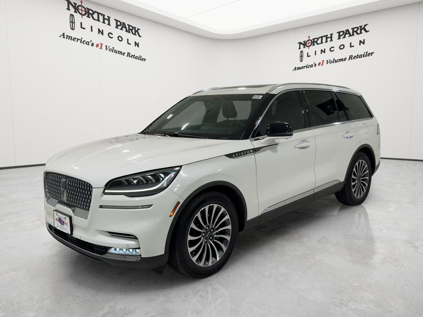 Used 2021 Lincoln Aviator Reserve w/ Class IV Trailer Tow Package RWD image 1