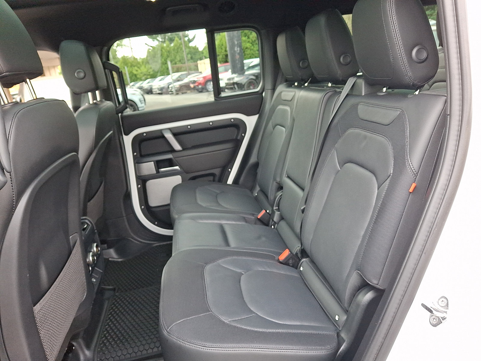 Certified 2024 Land Rover Defender 130 X-Dynamic SE AWD/4WD image 20