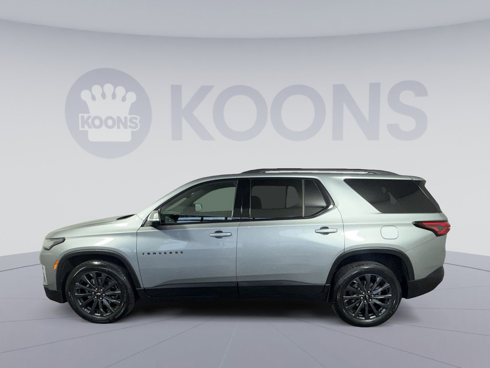 Used 2023 Chevrolet Traverse RS image 2