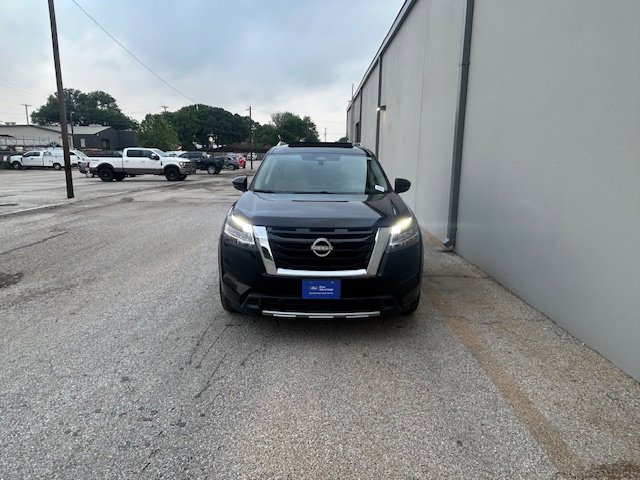 Used 2024 Nissan Pathfinder Platinum w/ Cargo Package FWD image 4