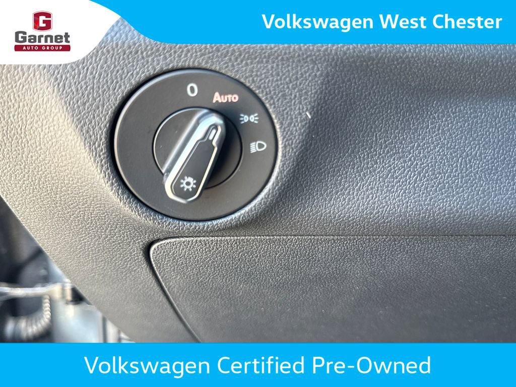 Used 2025 Volkswagen Jetta SEL FWD image 37