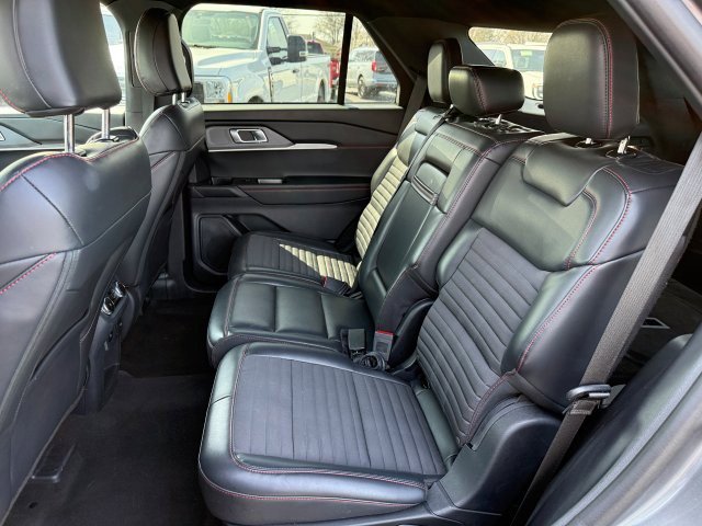 Used 2025 Ford Explorer ST-Line w/ ST-Line Street Pack AWD/4WD image 16