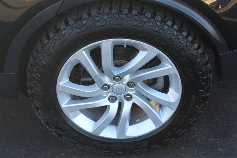 Used 2017 Land Rover Discovery HSE AWD/4WD image 31